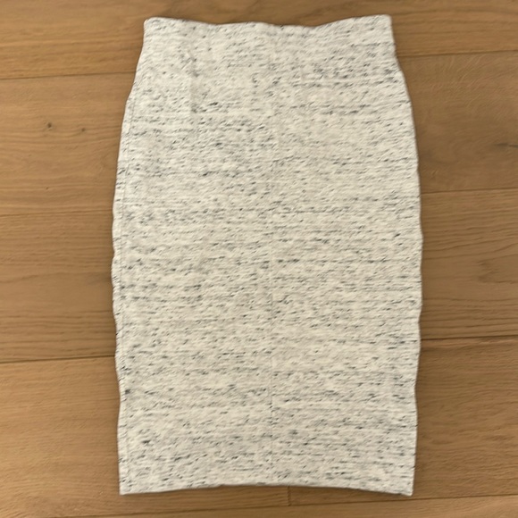 Aritzia Wilfred Heather White Liz Skirt Size Medium - Picture 2 of 5